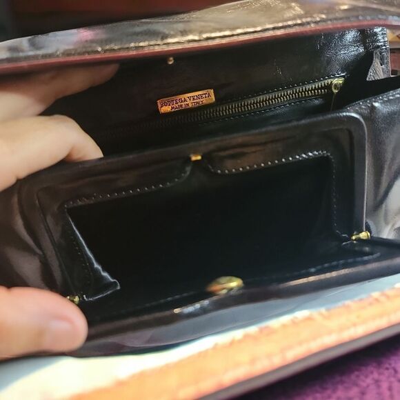 Bottega Veneta VTG Black Leather Top Flap Crossbody Bag in Good Condition - Picture 5 of 12